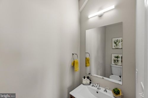 4434 Hunt Pl, Washington DC  20019-3614 exterior