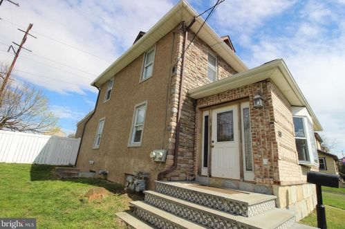 80 Ridgeway Ave, Manor, PA 19036-1924