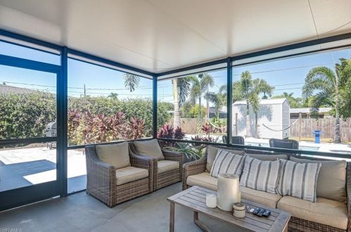 709 99 Ave, Naples FL 34108-2231 exterior