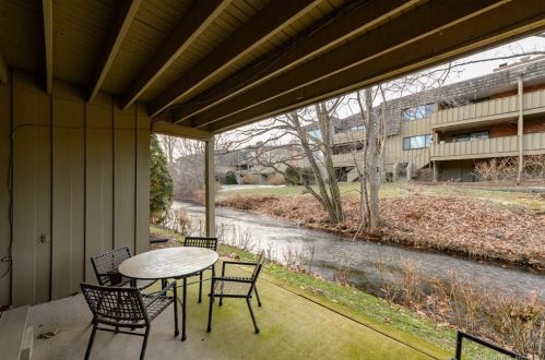 51 Ledgebrook Dr, Norwalk CT 06854-1063 exterior