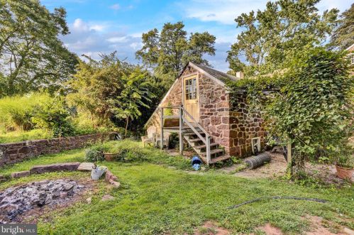 886 Vaughn Rd, Pottstown PA exterior