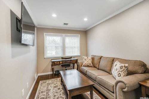 90 Hamlet Dr, Commack NY 11725-4438 exterior