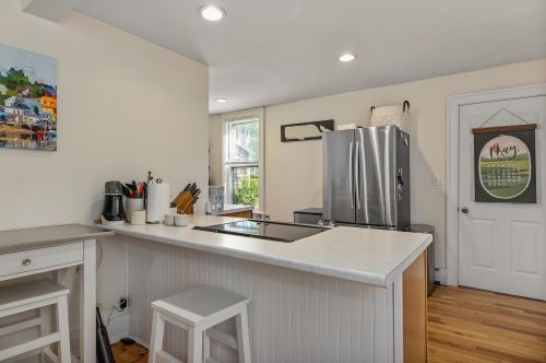 9 Arch St, Dover NH 03820-3627 exterior