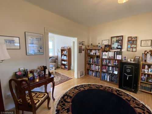 403 6th St, Fosston MN 56542-1106 exterior