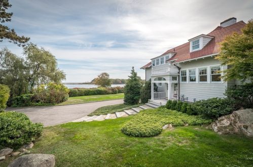 58 Eastern Pt Blvd, Gloucester MA 01930-4405 exterior