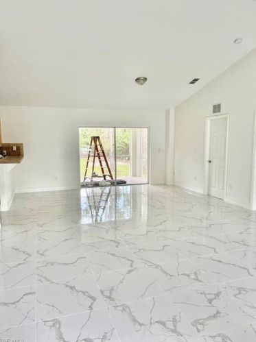 2071 20th Ave, Naples, FL 34120-3492