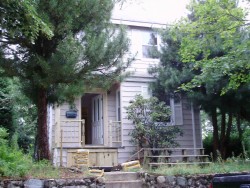 30 Crescent St, Newton, MA 02465-2008