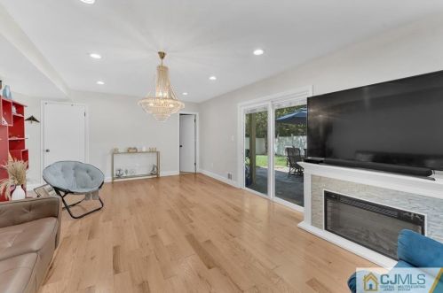 28 Baltic St, Edison NJ 08820-2725 exterior