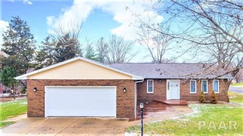 509 Country Club Dr, Pekin, IL 61554-2617