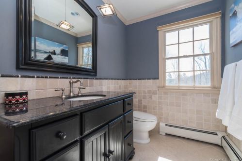 11 Farrar Ln, Ridgefield CT 06877-2406 exterior