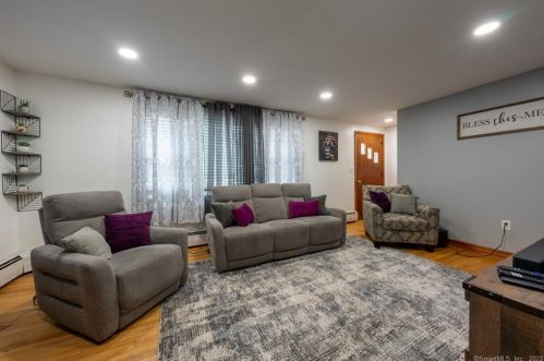 9 Pne Dr, Windsor CT 06095-3531 exterior