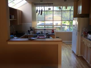 1816 7th Ave, Seattle WA  98119-2942 exterior