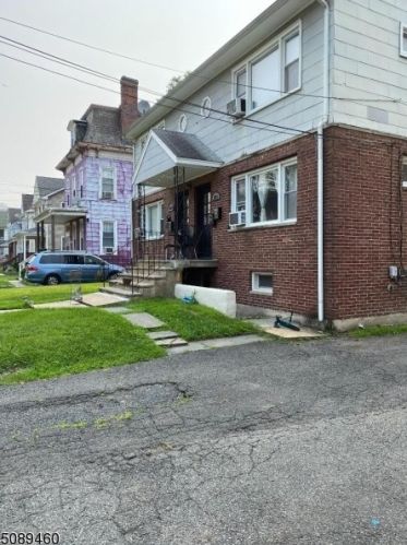 1083 Fulton St, Rahway, NJ 07065-3920