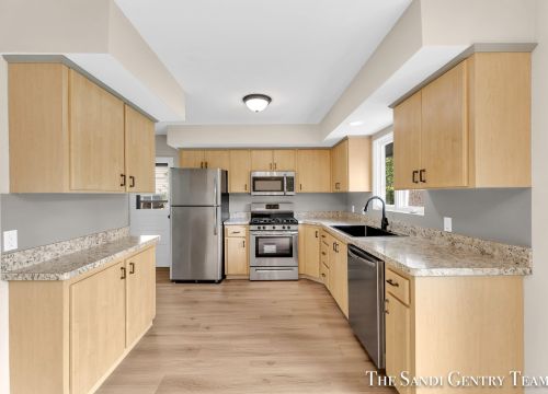 1845 Bonneville Dr, Meskegon MI 49441-3709 exterior