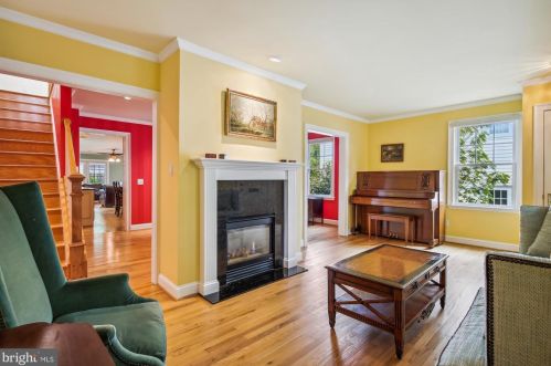 2417 Davis Ave, Alexandria VA  22302-3209 exterior