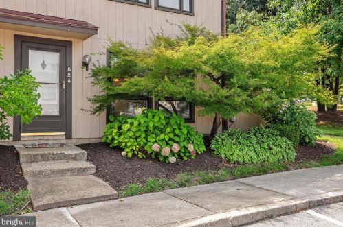 528 Glen Ct, Glen Burnie, MD 21061-4735