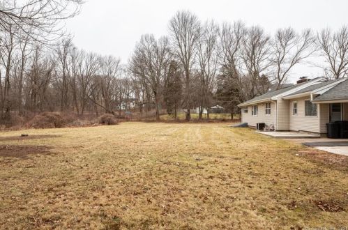 42 Marlen Dr, North Haven, CT 06473-2124