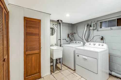 255 Melville Rd, Huntington Station NY 11746-7602 exterior