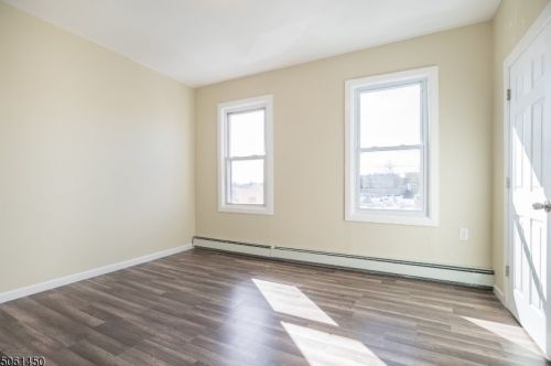 30 Glover Ave, West Paterson NJ 07424-2843 exterior