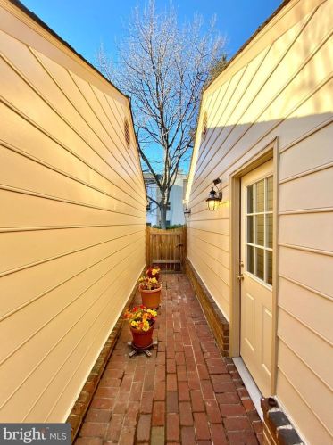 7308 Aynsley Ln, Mc Lean VA 22102-2931 exterior