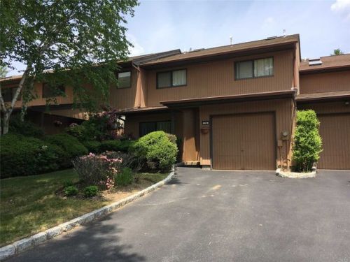 78 Northgate Cir, Huntington Station, NY 11747-2822