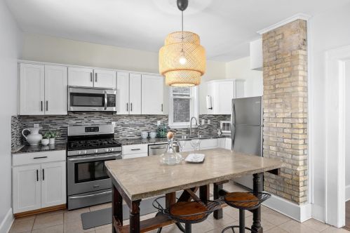 350 Smith St, Milwaukee WI  53207-1508 exterior