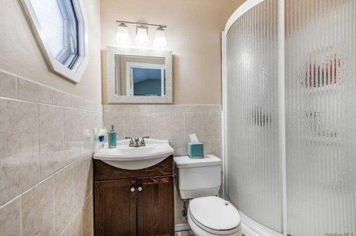 10 Pawnee Dr, Commack NY 11725-4210 exterior