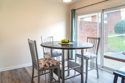 314 College Park Dr, Moon Twp PA  15108-2312 exterior