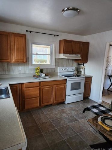 36 Cardinal Dr, Wallingford, CT 06492-4828