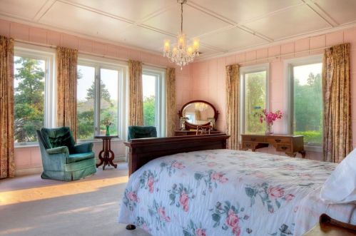 232 Ocean Ave, Middletown RI 02840-6507 exterior