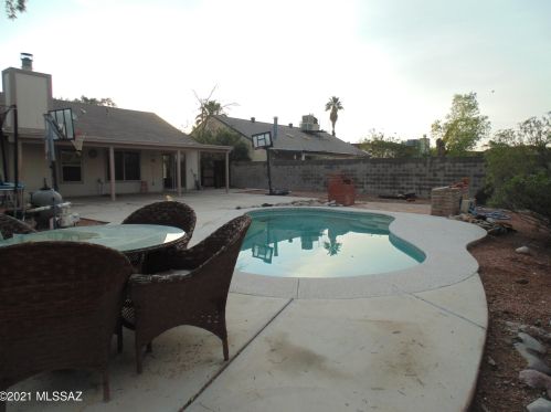 10600 Breckinridge Dr, Tucson AZ 85730-5018 exterior