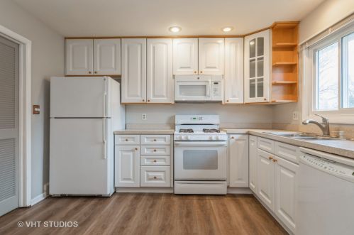 11 Dole Ave, Bull Valley IL 60014-5808 exterior