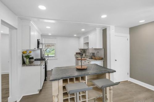 37 Commerce Ave, Killingly CT 06239-2804 exterior