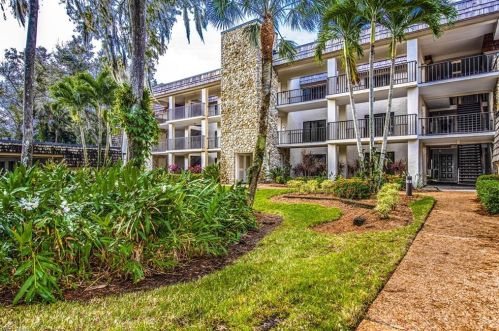 104 Wilderness Dr, Naples FL 34105-2637 exterior