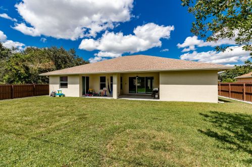 650 Mccullough Ave, Fort Pierce FL 34953-3918 exterior