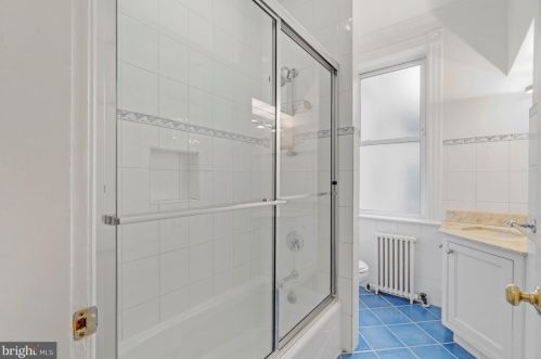 3021 Cambridge Pl, Washington DC  20007-2914 exterior