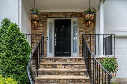 4260 Beverly Ln, Atlanta, GA 30342-3442