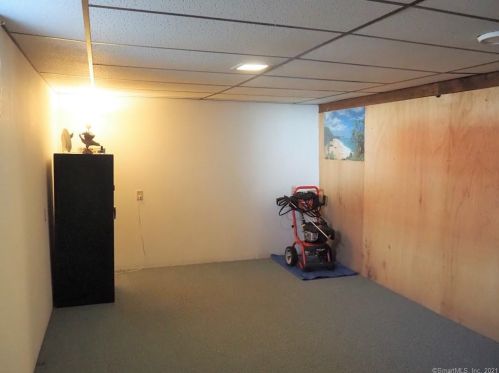 94 Hawthorne St, Manchester CT 06042-3021 exterior