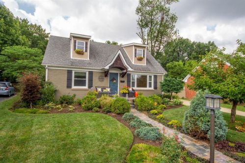 336 Hollyhill Dr, Lexington, KY 40503-2236