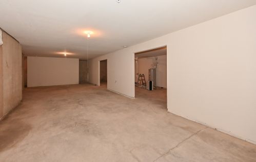 4935 Maple Leaf Cir, Milwaukee WI 53220-2780 exterior