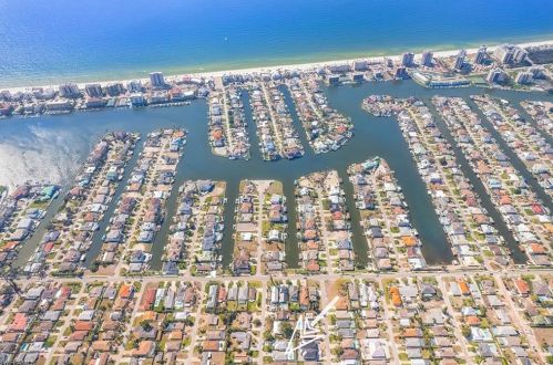 525 102 Ave, Naples FL 34108-3213 exterior