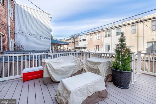 1011 Johnston St, Philadelphia PA 19145-4715 exterior