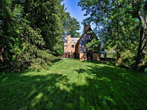 110 Inglewood Dr, Pittsburgh PA 15228-1505 exterior