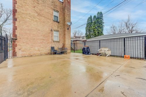 701 87 Pl, Chicago IL 60617-2702 exterior