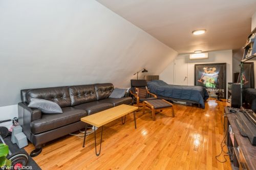 1333 Roscoe St, Chicago IL 60657-6782 exterior