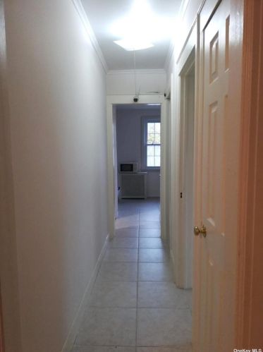 37 Fremont Rd, Valley Stream NY 11581-2106 exterior