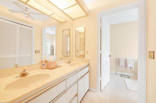 457 Kings Way, Naples FL 34104-4918 exterior