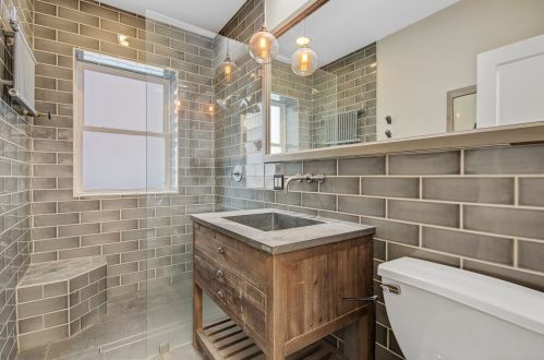 2728 Pine Grove Ave, Chicago IL 60614-6110 exterior