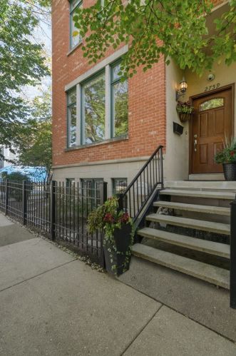 2759 Bosworth Ave, Chicago IL 60642-2341 exterior