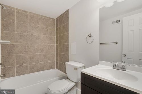 2811 Joseph Makell Ct, Alexandria VA 22306-2840 exterior